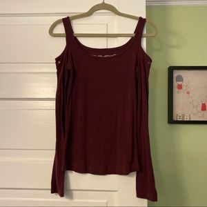 Nomads off-shoulder long-sleeve T, excellent